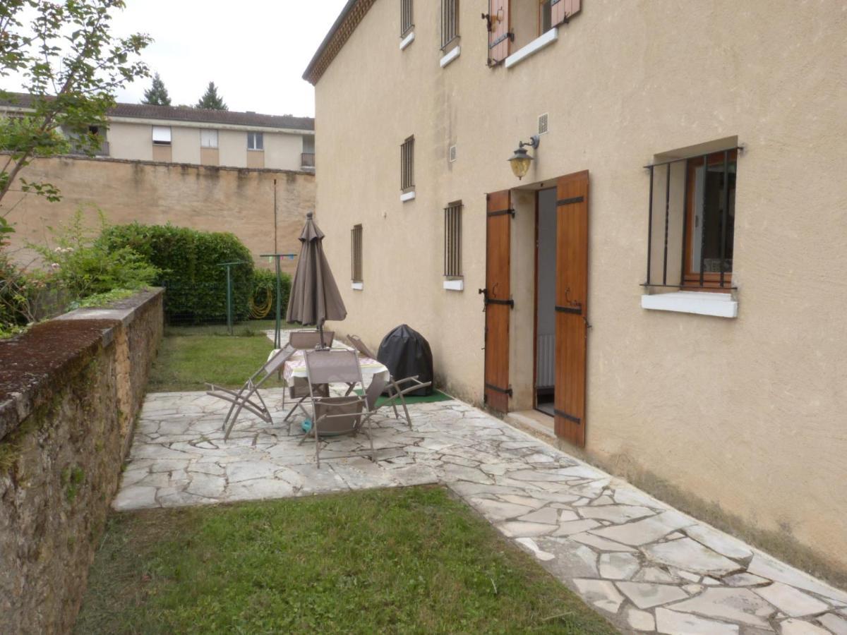 Logement Spacieux Rez-De-Chaussee, Jardin, Stationnement Devant, A 5 Minutes A Pied Du Centre De Sarlat Villa Exterior foto