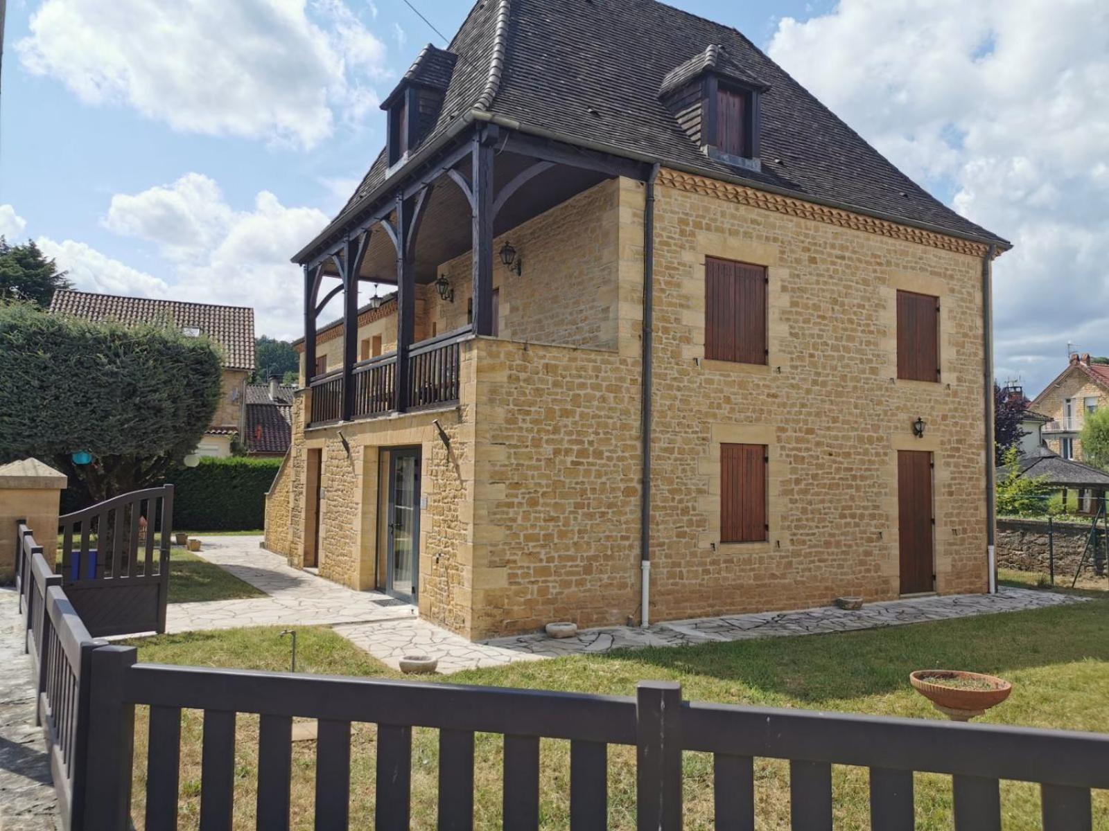 Logement Spacieux Rez-De-Chaussee, Jardin, Stationnement Devant, A 5 Minutes A Pied Du Centre De Sarlat Villa Exterior foto